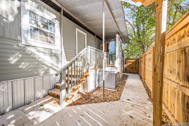 425 Dreamland, Canyon Lake, TX 78133
