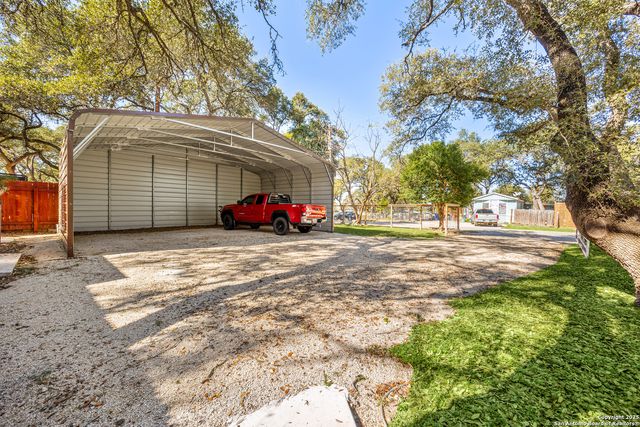 425 Dreamland, Canyon Lake, TX 78133