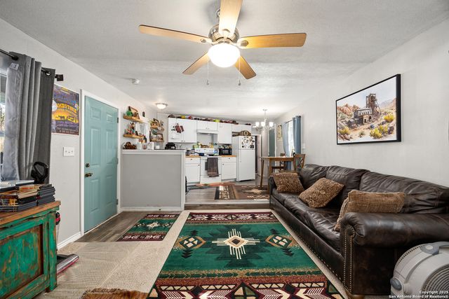 425 Dreamland, Canyon Lake, TX 78133