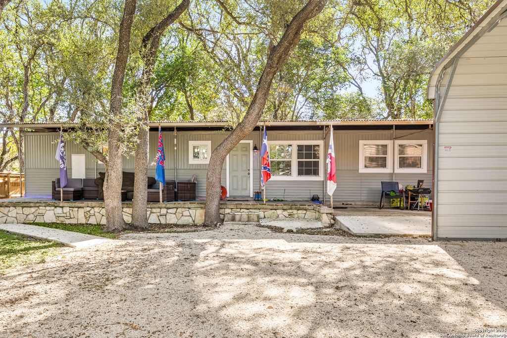 425 Dreamland, Canyon Lake, TX 78133