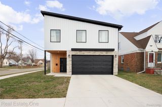 1705 E Meyers Avenue, Hazel Park, MI 48030