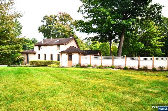 830 Circle Avenue, Franklin Lakes, NJ 07417
