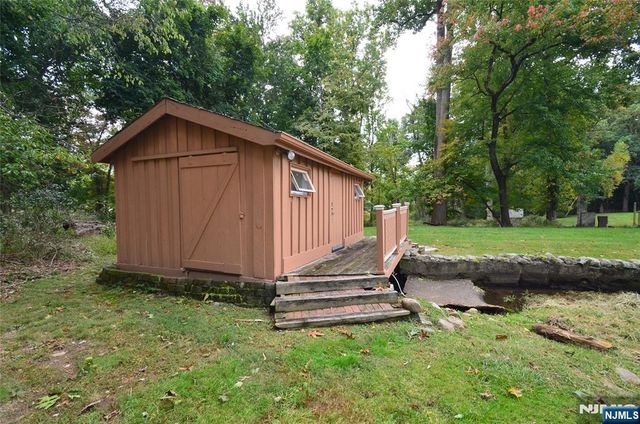 830 Circle Avenue, Franklin Lakes, NJ 07417