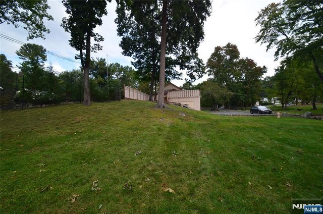 830 Circle Avenue, Franklin Lakes, NJ 07417