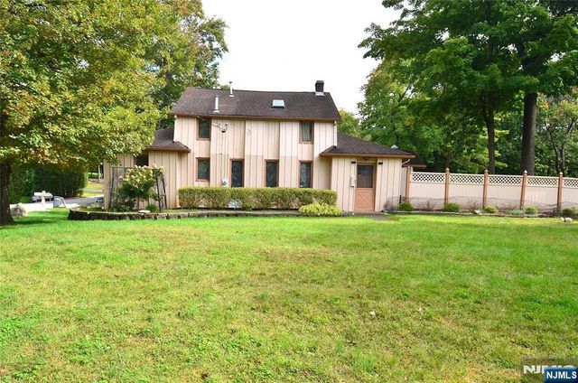 830 Circle Avenue, Franklin Lakes, NJ 07417
