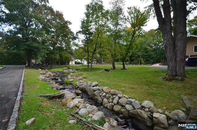 830 Circle Avenue, Franklin Lakes, NJ 07417