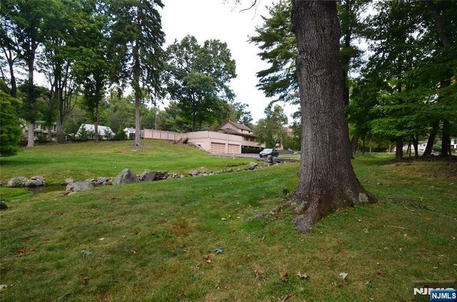 830 Circle Avenue, Franklin Lakes, NJ 07417