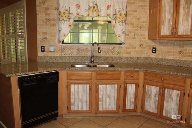 2565 Manuel Drive, Lillian, AL 36549