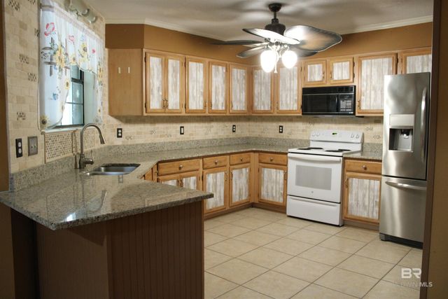 2565 Manuel Drive, Lillian, AL 36549