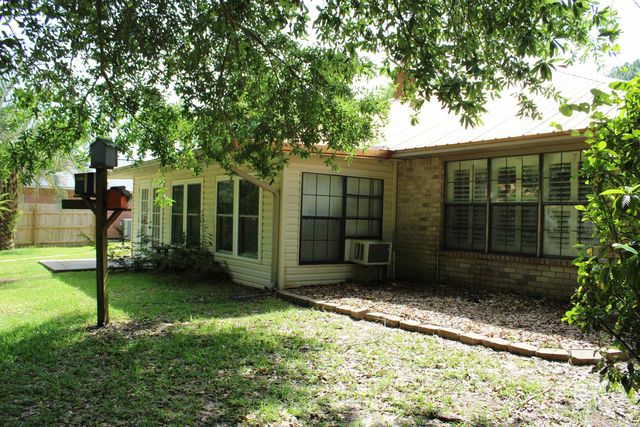 2565 Manuel Drive, Lillian, AL 36549