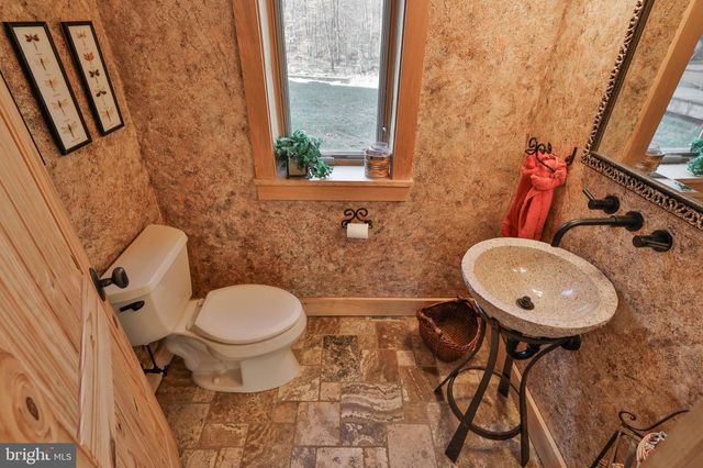 7632 KINGS HIGHWAY S, Zionsville, PA 18092