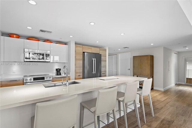 9940 W Bay Harbor Dr 3G-N, Bay Harbor Islands, FL 33154