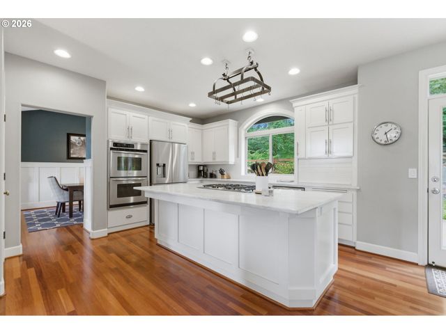 1738 GALLERY Way, West Linn, OR 97068