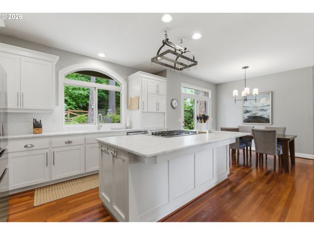 1738 GALLERY Way, West Linn, OR 97068