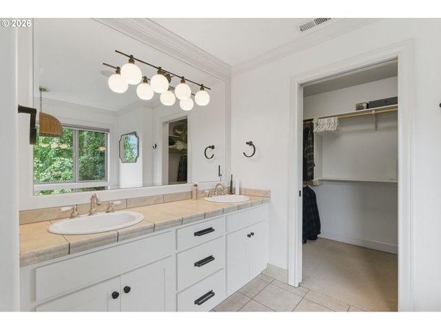1738 GALLERY Way, West Linn, OR 97068