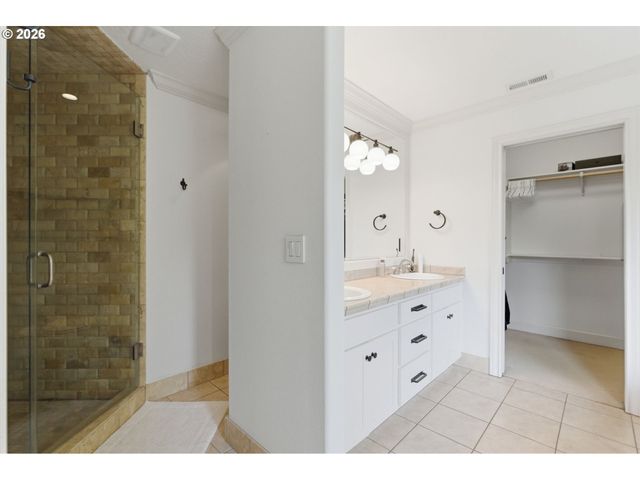 1738 GALLERY Way, West Linn, OR 97068