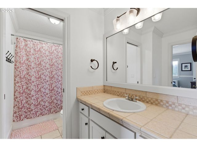1738 GALLERY Way, West Linn, OR 97068