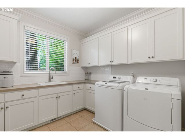 1738 GALLERY Way, West Linn, OR 97068