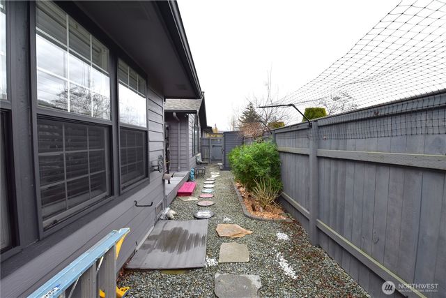 1304 Hillcrest Parkway, Mount Vernon, WA 98274