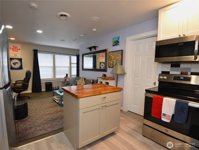 1304 Hillcrest Parkway, Mount Vernon, WA 98274