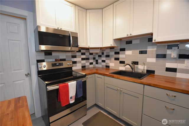 1304 Hillcrest Parkway, Mount Vernon, WA 98274