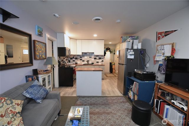 1304 Hillcrest Parkway, Mount Vernon, WA 98274