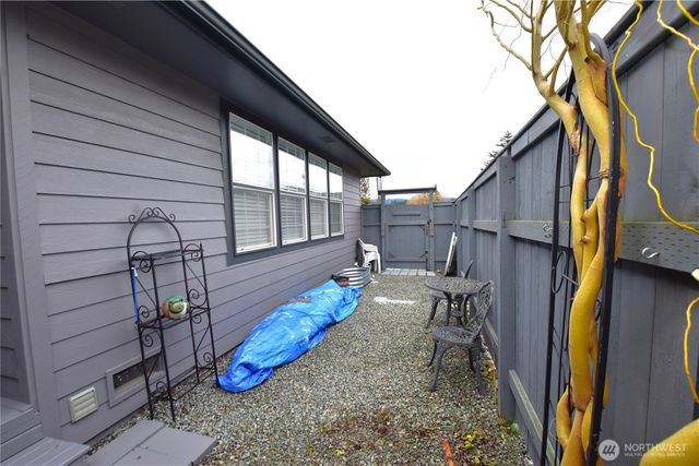 1304 Hillcrest Parkway, Mount Vernon, WA 98274