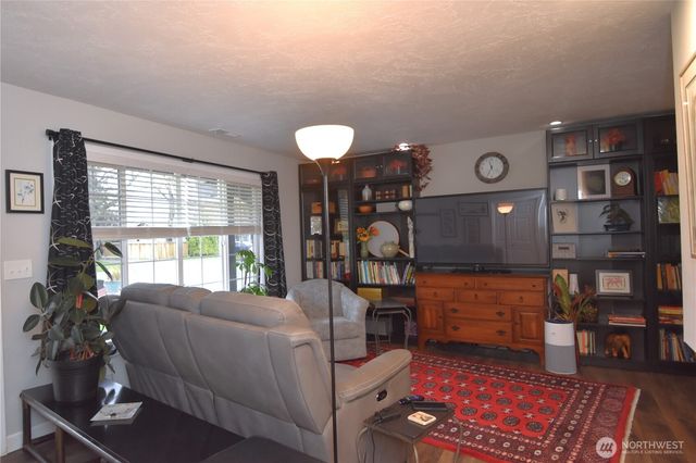 1304 Hillcrest Parkway, Mount Vernon, WA 98274