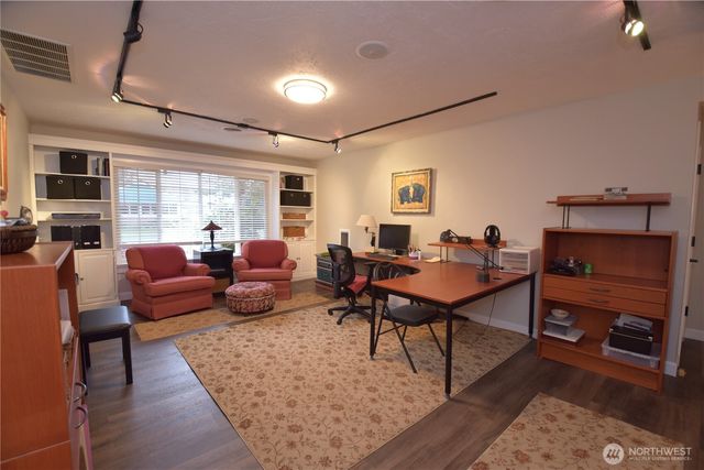 1304 Hillcrest Parkway, Mount Vernon, WA 98274