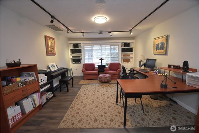 1304 Hillcrest Parkway, Mount Vernon, WA 98274