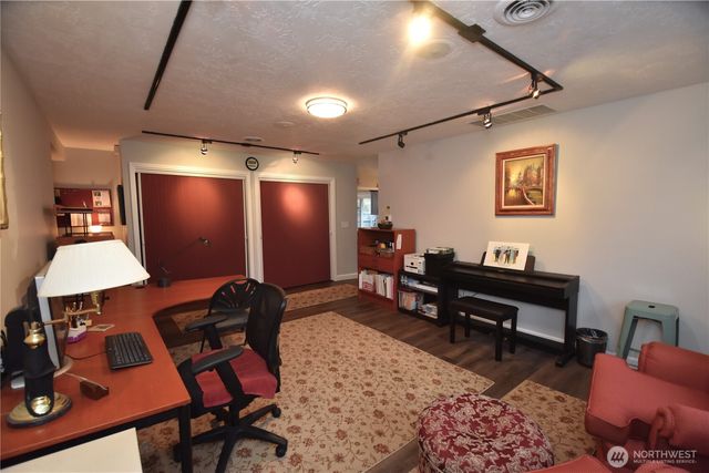 1304 Hillcrest Parkway, Mount Vernon, WA 98274