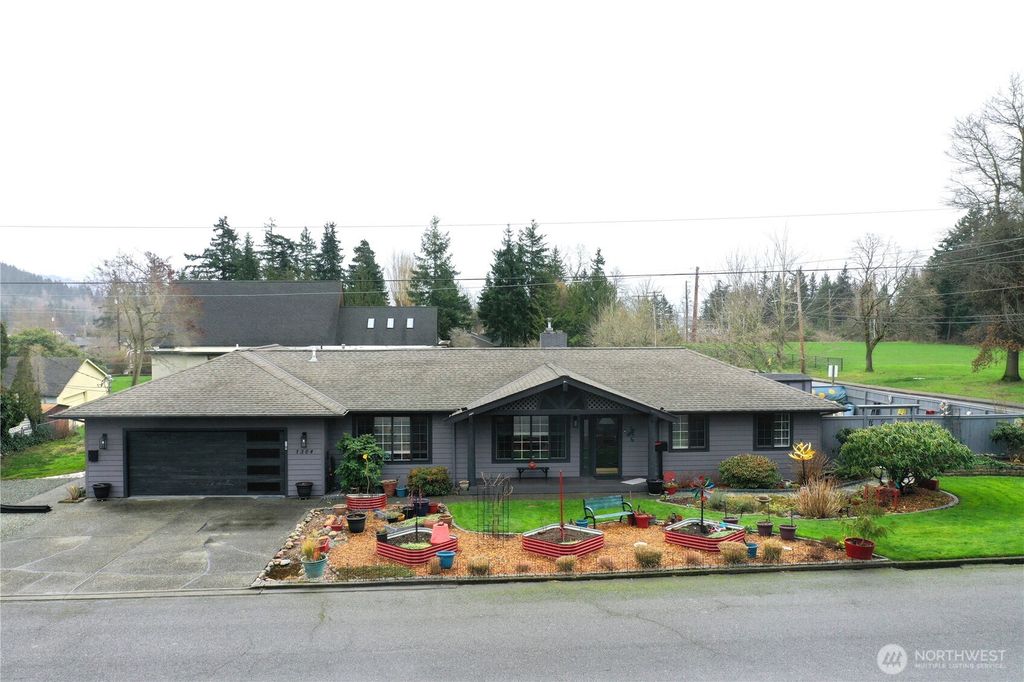 1304 Hillcrest Parkway, Mount Vernon, WA 98274