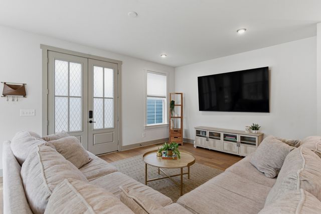 5825 Leslie Ave, Nashville, TN 37209