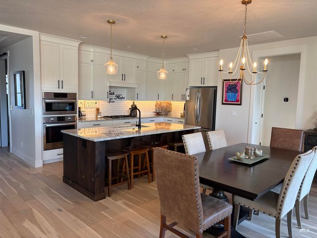 8112 Fountain Brook St, Middleton, ID 83644
