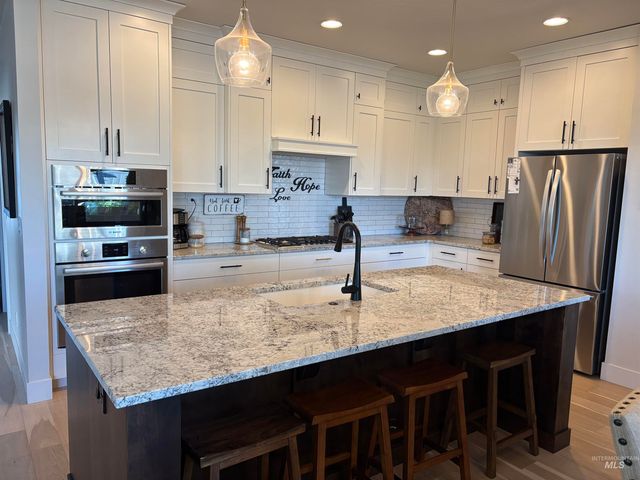 8112 Fountain Brook St, Middleton, ID 83644