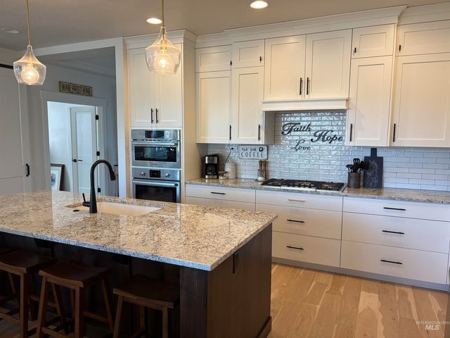 8112 Fountain Brook St, Middleton, ID 83644