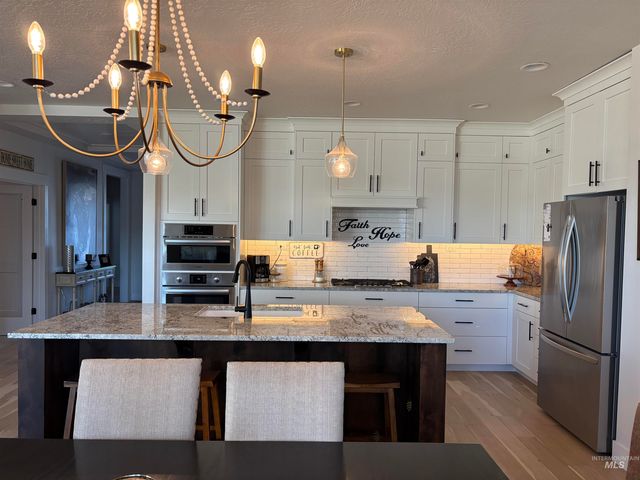 8112 Fountain Brook St, Middleton, ID 83644