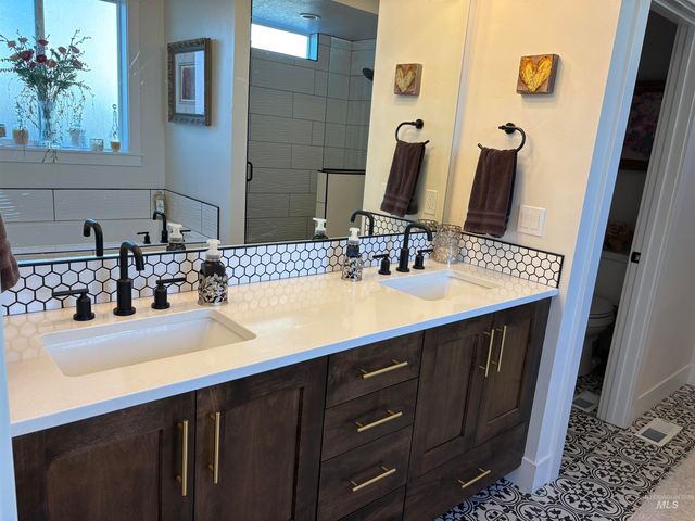 8112 Fountain Brook St, Middleton, ID 83644