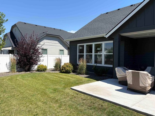 8112 Fountain Brook St, Middleton, ID 83644