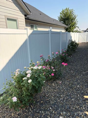 8112 Fountain Brook St, Middleton, ID 83644
