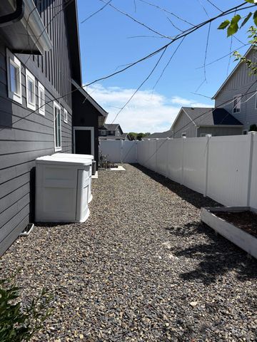 8112 Fountain Brook St, Middleton, ID 83644