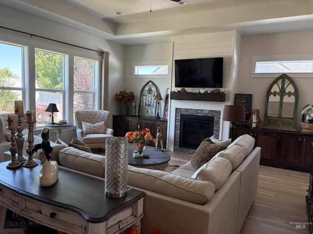 8112 Fountain Brook St, Middleton, ID 83644