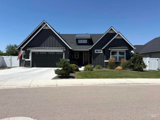 8112 Fountain Brook St, Middleton, ID 83644