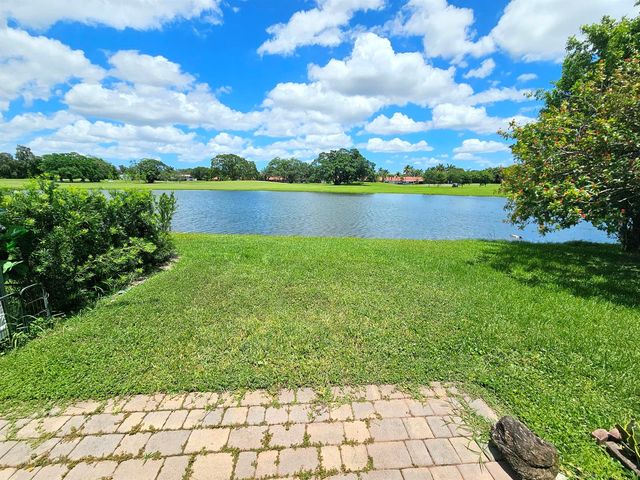 566 Village Lake Drive, Weston, FL 33326