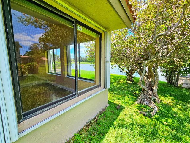 566 Village Lake Drive, Weston, FL 33326