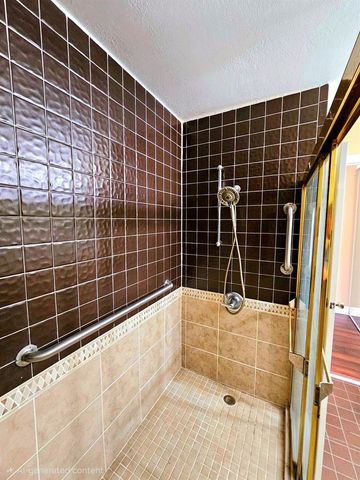 566 Village Lake Drive, Weston, FL 33326