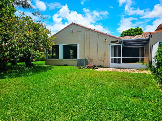 566 Village Lake Drive, Weston, FL 33326