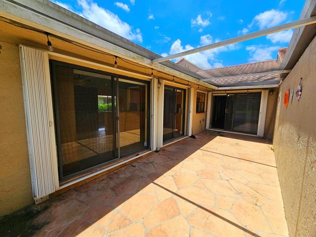 566 Village Lake Drive, Weston, FL 33326