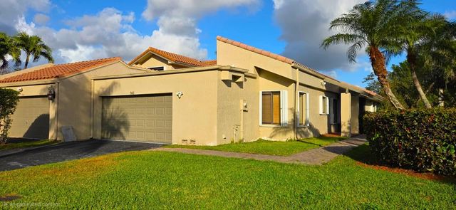 566 Village Lake Drive, Weston, FL 33326