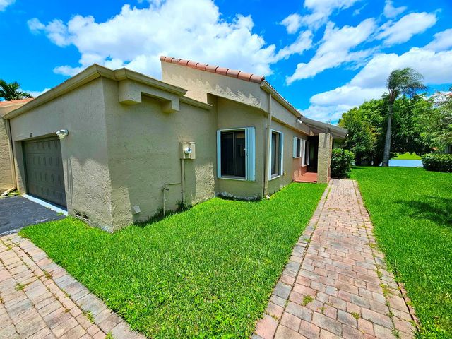 566 Village Lake Drive, Weston, FL 33326